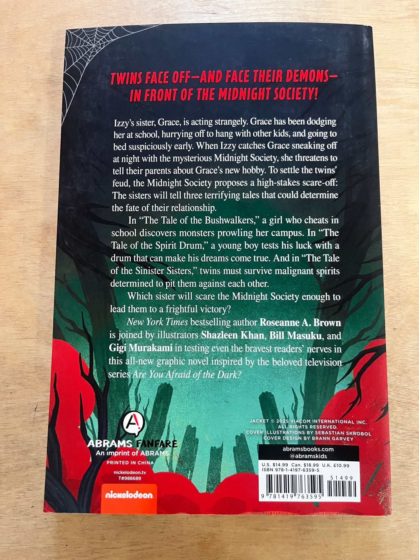 The Sinister Sisters and Other Terrifying Tales (Are You Afraid of the Dark? Graphic Novel #2)