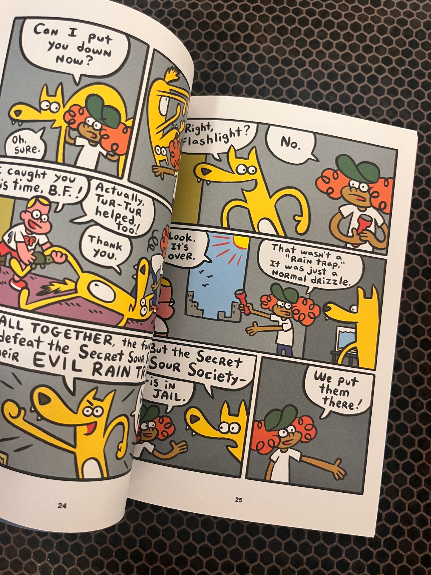 Banana Fox and the Book-Eating Robot: A Graphix Chapters Book (Banana Fox #2)