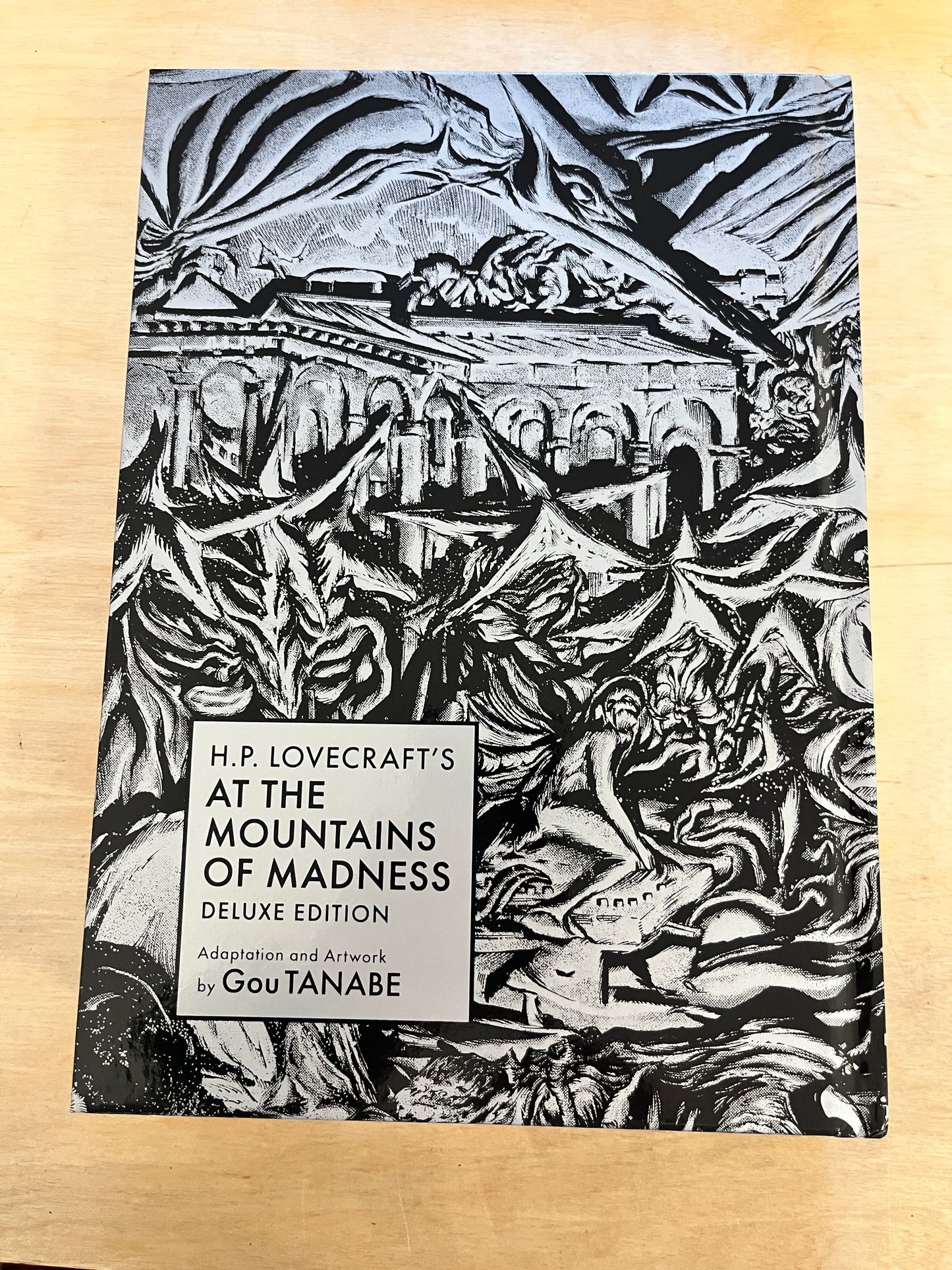 H.P. Lovecraft's At the Mountains of Madness Deluxe Edition